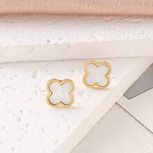 两枚四叶草耳环，采用不褪色不锈钢材质，时尚小众设计，女士轻奢高端配饰，送给女性朋友的礼物。