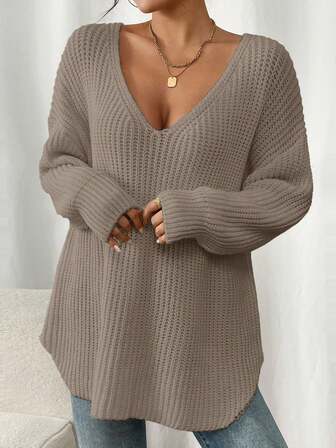 大码女纯色V领落肩长袖宽松休闲针织打底衫适合秋冬季节套头款式