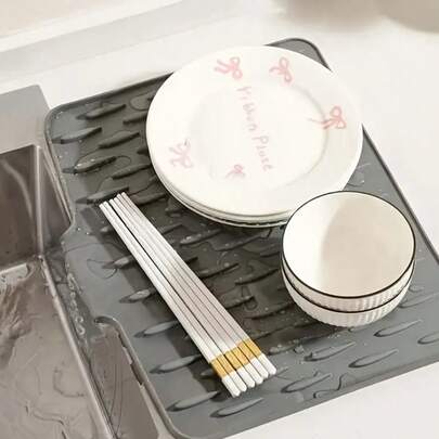 Silicone Drain Mat For Sink, Flow-Guided Kitchen Fruit And Vegetable Dish Drying Mat, Home Countertop Cutting Board Stabilizing Mat