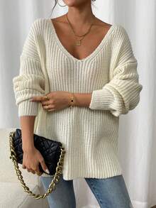 Large-Sized Women's Solid-Color V-Neck Drop-Shoulder Long-Sleeved Loose-Fitting Casual Knit Base Layer Sweater, Suitable For Autumn And Winter Seasons, With A Pullover Style