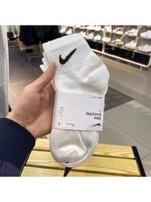 Nike 3 双耐克运动袜，男女款中筒棉袜，白色速干吸湿排汗防滑篮球跑步训练袜 SX7677-100 - 白色 - 查看 9