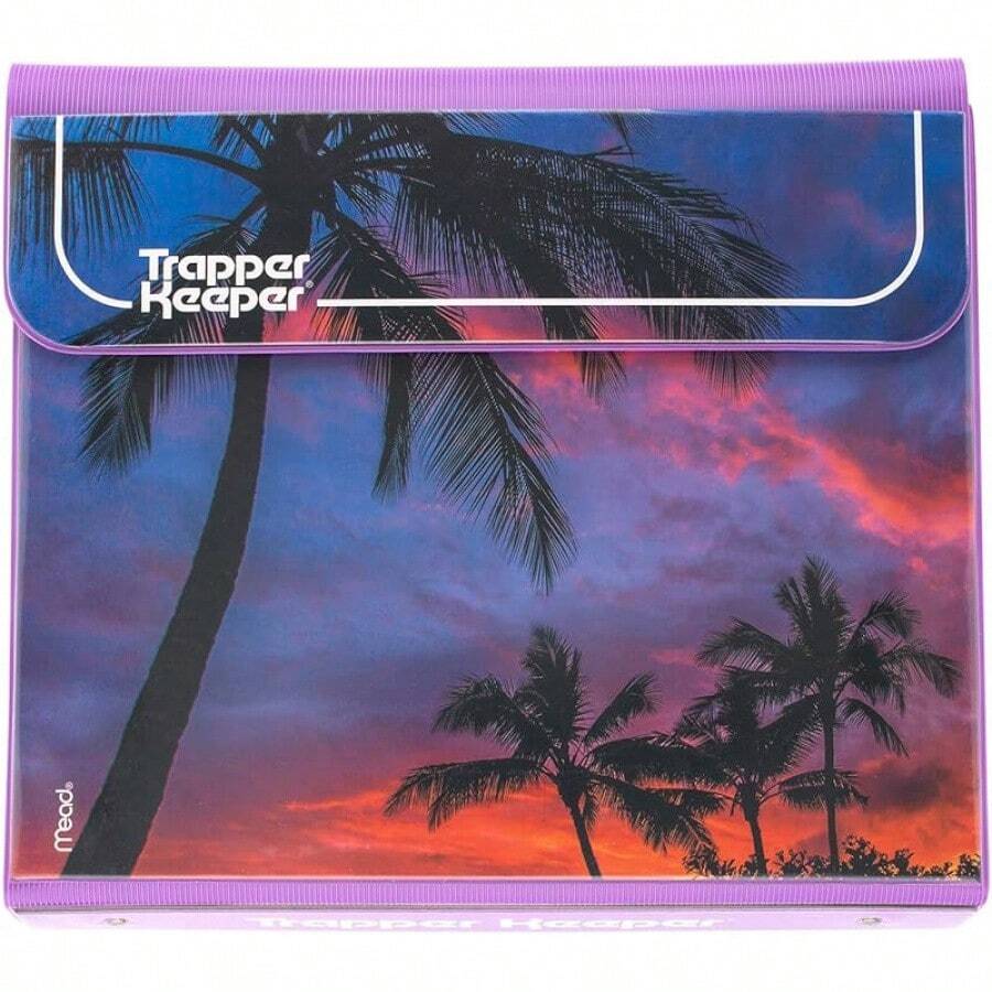 - Carpeta Trapper Keeper, diseño retro, carpeta de 1 pulgada que incluye 2 carpetas y bolsillo adicional, anillos de metal y clip de resorte, almacenamiento , palmeras y material escolar (260038FDE1-ECM) - Profesional - Ver 1