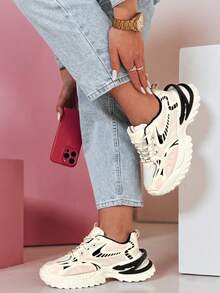 Damen Sneaker mit futuristischem Design, hochbesohlte Fashion-Schuhe aus Kunstleder und Stoff, bequeme Lifestyle-Schuhe für den Alltagslook, stylische urbane Schnür-Sneaker, moderne Damenschuhe für den Alltag - Beige - Übersicht 1