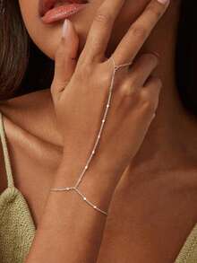 1pc Minimalist Fashion Metal Clip & Flat Chain Linked Finger Ring Bracelet (Handmade Chain Cut To Proper Size, Random Number Of Disc Charms)