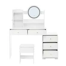 Penteadeira grande com iluminação LED ajustável (3 temperaturas de cor), tomadas integradas e espelho. Inclui um banquinho, 5 gavetas e um compartimento na porta. Cor: branco. Dimensões (L x A x P): 90 x 132 x 40 cm.