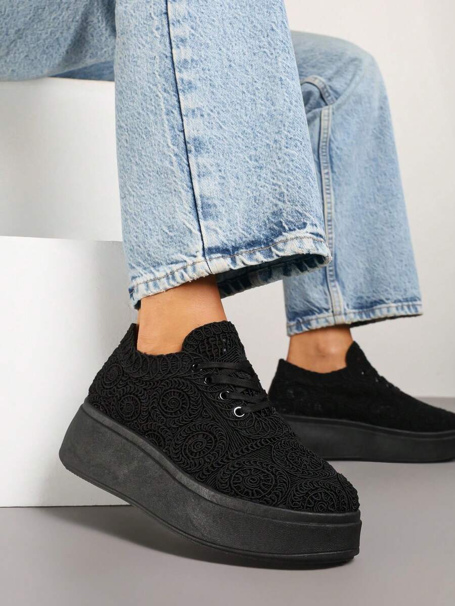 Plateausneaker mit gehäkeltem Obermaterial - Schwarz - Übersicht 1