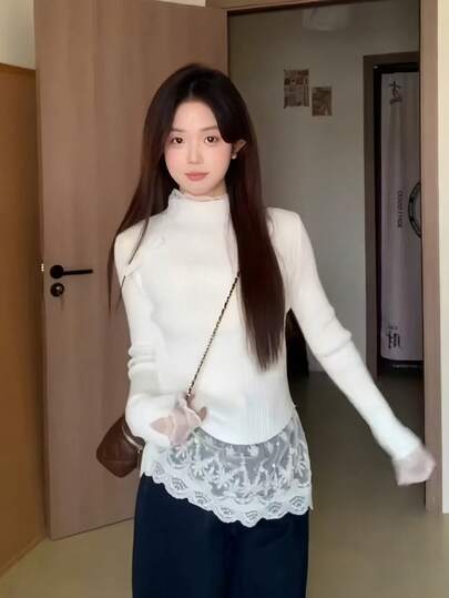 Ballet-Style Lace Patchwork Long-Sleeved T-Shirt For Women, A Layered, Fitted Inner Top For Fall And Winter.
