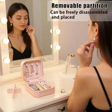 Caja de viaje de joyería de PU de alta calidad, caja de joyería, caja de almacenamiento de joyería pequeña, gran capacidad adecuada para guardar anillos, aretes, colgantes, relojes, collares, lápices labiales; el regalo perfecto para Halloween, Acción de Gracias, San Valentín y Navidad