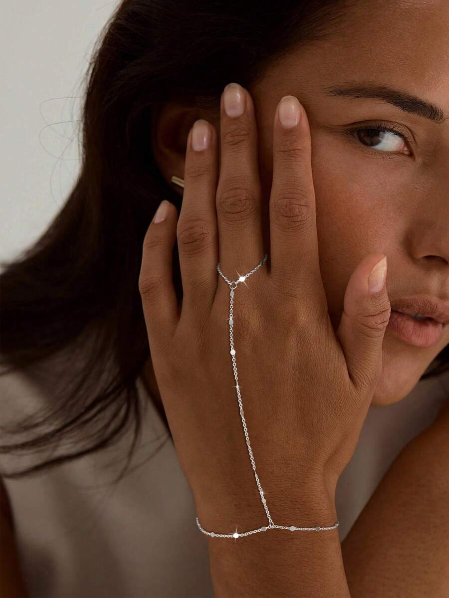 1pc Minimalist Fashion Metal Clip & Flat Chain Linked Finger Ring Bracelet (Handmade Chain Cut To Proper Size, Random Number Of Disc Charms)