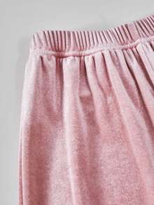 Dwuczęściowy dziewczęcy, słodki i stylowy, różowy kardigan z kordu z białymi klapami, bluzkami z bufiastymi rękawami i szerokimi nogawkami tworzy stylowy, wygodny i elegancki strój, który sprawdzi się nie tylko podczas codziennych spotkań na uczelni, ale także jako prezent dla dziewcząt