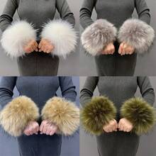 1 Pair Faux Fur Pom Pom Hand Wrist Wrap Sleevelet Rabbit Fur Imitation Bracelet Cuff - 卡其提花 - 查看 1