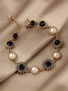 Pulsera con decoración de perlas de imitación para mujeres - Joyería elegante y atemporal, ligera y cómoda, accesorio perfecto para uso diario, fiestas o regalo para ella en ocasiones especiales - Oro amarillo - Ver 4