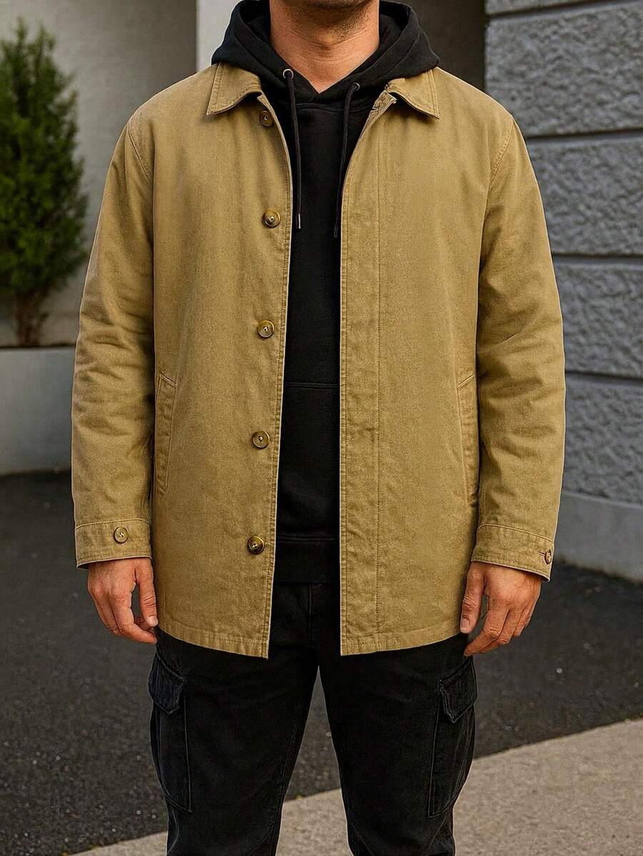 Gabardina en algodón caqui diseño moderno ajuste regular fit cómodo y ligero estilo versátil ideal para uso casual o formal prenda atemporal perfecta para esta temporada adaptable a diferentes ocasiones. - Caqui - Ver 1