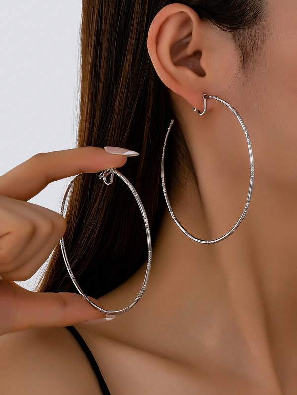 1 Pair Fashionable Gold Circle Hoop Earrings For Women, Suitable For Party And Daily Wear, Exaggerated Fake Earrings