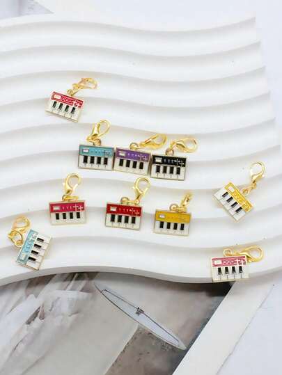 6 piezas Llaveros con diseño de teclado de piano de instrumento neutro, llaveros multicolor, llaveros colgantes de regalo para entusiastas de la música, accesorios de autobús escolar, gótico lindo Y2k