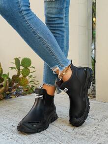 1双青少年防水短款雨靴，时尚舒适，柔软厚底，适合厨房、户外活动，四季皆宜