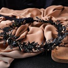 MOSTORY Black Elf Flower Crown - Gothic Floral Headpiece Headband Dark Fairy Circlet Medieval Accessory For Halloween Renaissance Renfaire Cosplay{"Color_name":"Black-Flower"} - Hoa đen - Xem 3