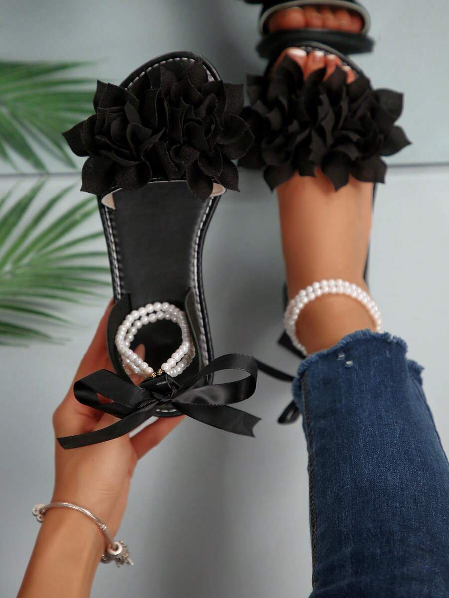 全新加大码女式舒适简约圆头珍珠莲花装饰平底拖鞋凉鞋，休闲时尚户外度假沙滩夏季鞋 - 黑色 - 查看 1