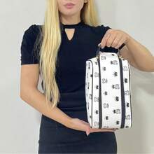 KS Karla Samenho cosmetics and accessories Necessaire Multiuso Feminina/Masculina Grande Porta Chuteira/Maquiagem Ideal Para Viagens Bolso interno Fecho Zíper e Magnético Alça de Mão - Branco - Visão 2