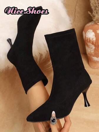 2025 Nuevas botas de tobillo de punta fina para mujer, botas cortas elegantes, botas de tacón alto cómodas y minimalistas de moda que estilizan, versátiles para usar con varios atuendos, disponibles en negro, beige, burdeos, rojo. Tacones altos rojos de noche, botas a cuadros