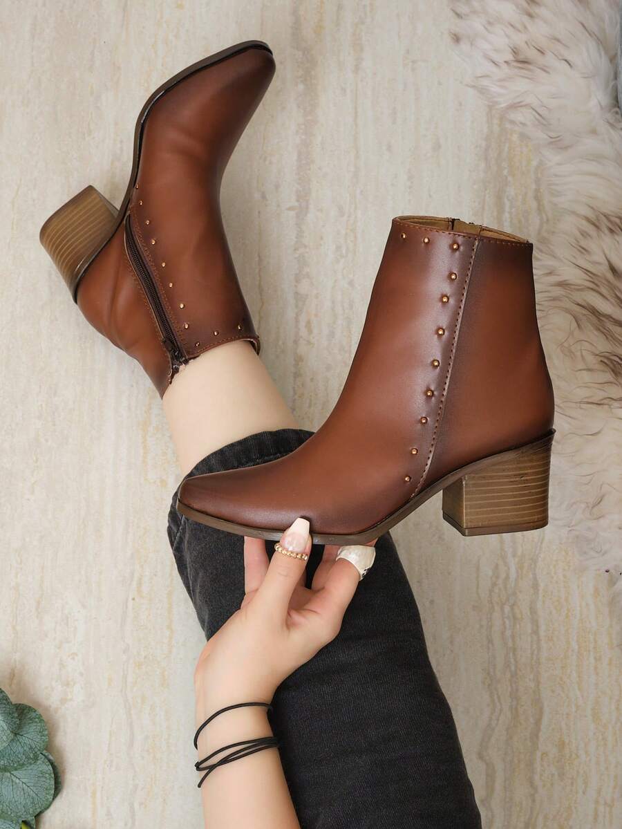 Botines mujer tacón medio, botines con perlas, botines elegantes, botines modernos dama, botines urbanos con detalles, botines sintéticos mujer, botines casuales elegantes, botines de moda femenina, botines otoño invierno mujer. - Marrón - Ver 1