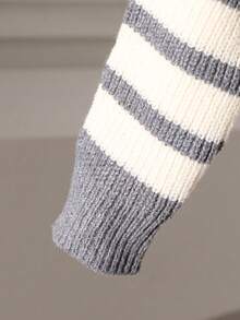 1 szt. Modny sweter w paski z okrągłym dekoltem i grubym splotem w kolorze szarym, jesień/zima