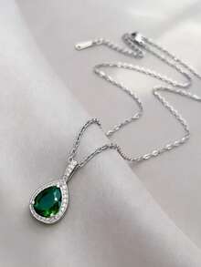 1 Stück Tränenform Taille geformter Anhänger Halskette, grüne Kette, personalisierter Anhänger Halskette, besetzt mit funkelndem kubischem Zirkonia und rundem Design, Edelstahlkette, elegante Charm Anhänger Halskette für Frauen, geeignet für den täglichen Gebrauch, Partys, Geschenk für Freundin, Schmuck, Saudi-Nationalfeiertag Geschenke