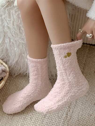 1双大童秋冬心形刺绣舒适粉色纯色温暖柔软毛绒绒舒适蓬松踝袜长袜