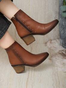 Botines mujer tacón medio, botines con perlas, botines elegantes, botines modernos dama, botines urbanos con detalles, botines sintéticos mujer, botines casuales elegantes, botines de moda femenina, botines otoño invierno mujer. - Marrón - Ver 3