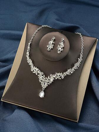 1 Set Shiny Palace Style Zinc Alloy Necklace & Earrings Set