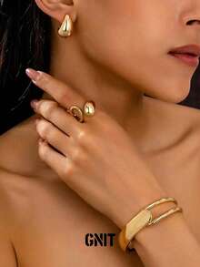 GNIT Conjunto de joyas de declaración chapado en oro: pendientes de gota, anillo de varias capas, brazalete abierto para mujer - Elegante y estiloso, adecuado para uso diario, joyas de fiesta, regalos del Día de la Madre, accesorios de ensamblaje, regalos navideños, joyas de graduación, accesorios de fiesta de graduación para mujeres