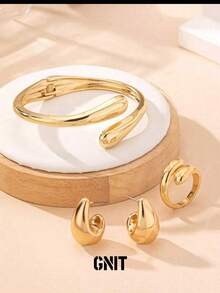 GNIT Conjunto de joyas de declaración chapado en oro: pendientes de gota, anillo de varias capas, brazalete abierto para mujer - Elegante y estiloso, adecuado para uso diario, joyas de fiesta, regalos del Día de la Madre, accesorios de ensamblaje, regalos navideños, joyas de graduación, accesorios de fiesta de graduación para mujeres