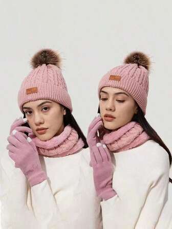 成人三件套保暖套装，含冬帽、围巾和触屏手套。三合一保暖套装，包含加厚帽子、围巾和触屏手套。防寒防霜，适合日常出行、购物和户外活动。