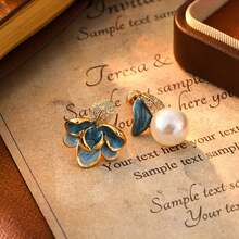 1 Pair Of Creatively Elegant Asymmetrical Petal Leaf Faux Pearl Earrings, Suitable For Women To Wear At Weddings, Anniversary Parties, Daily Dates, Outings, And Vacations