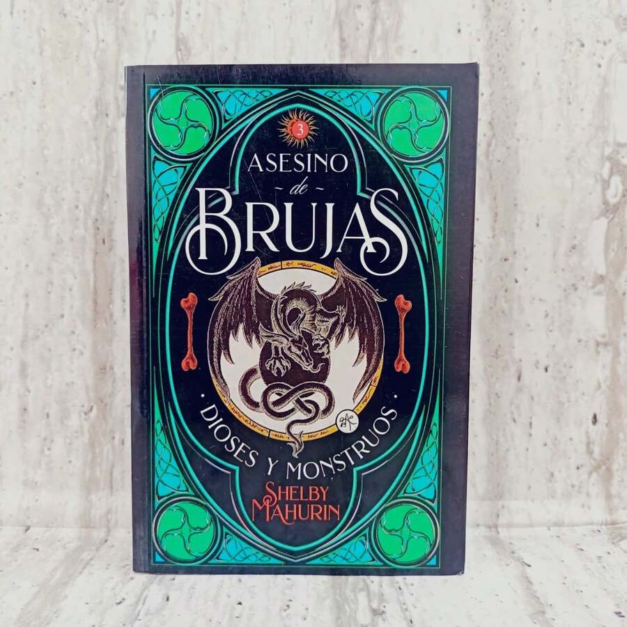Asesino de brujas Dioses y monstruos Libro de Shelby Mahurin novela asesino de brujas dioses y monstruos Shelby Mahurin fantasia juvenil oscura serie literaria edicion para coleccionistas tapa blanda o dura envio rapido y recomendacion para aficionados del genero fantasia - Libro único - Ver 1