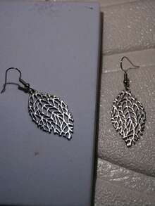1 Pair Minimalist Elegant Vintage Silver Hollow Tree Leaf Design Earrings