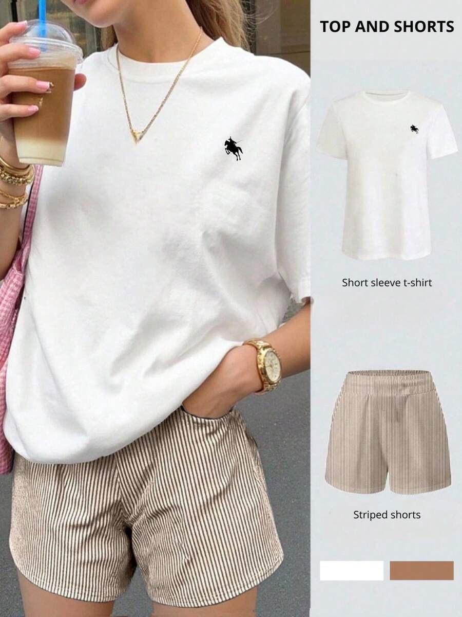 2 pcs Conjunto de dos piezas de top oversize de manga corta con estampado "Knight" y shorts a rayas para mujer, trajes de verano - blanco y cafe - Ver 1
