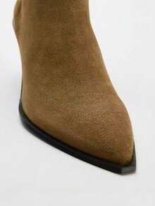 Botines de mujer de moda, botines cortos de ante marrón con puntera puntiaguda, estilo retro, botines cortos occidentales con cremallera lateral, nuevos zapatos de mujer para otoño/invierno 2025 - Marrón - Ver 3