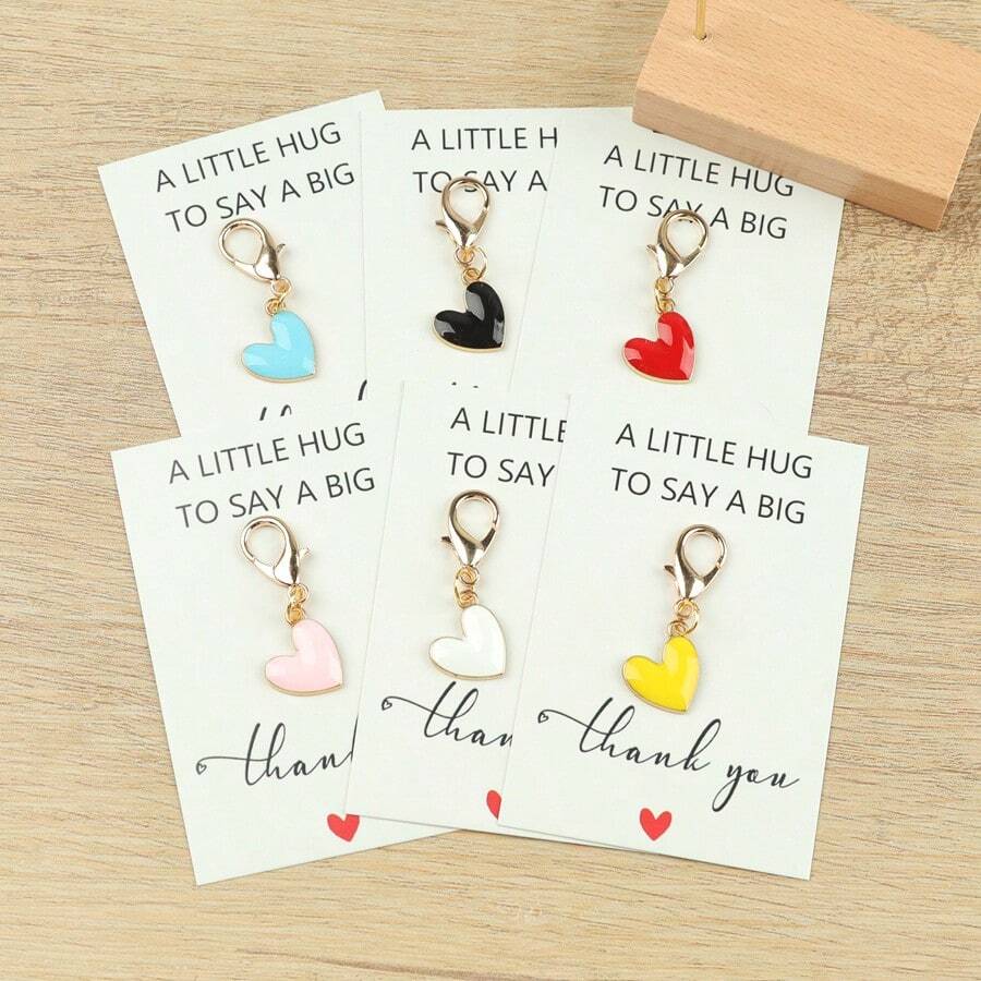 1个/6个装精致迷你心形钥匙扣，附赠“一个小小的拥抱”感谢卡 - 包包和钥匙扣装饰；男女皆宜的日常穿搭配饰钥匙扣，可爱设计，是送给老师、家人、闺蜜的完美礼物 - 适合婚礼、生日、新年和其他特殊场合，也可作为包包挂饰或汽车装饰，送给姐妹的礼物创意 - 彩色 - 查看 1