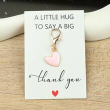 1个/6个装精致迷你心形钥匙扣，附赠“一个小小的拥抱”感谢卡 - 包包和钥匙扣装饰；男女皆宜的日常穿搭配饰钥匙扣，可爱设计，是送给老师、家人、闺蜜的完美礼物 - 适合婚礼、生日、新年和其他特殊场合，也可作为包包挂饰或汽车装饰，送给姐妹的礼物创意 - 彩色 - 查看 8