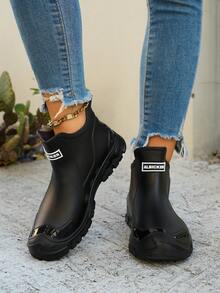 1双青少年防水短款雨靴，时尚舒适，柔软厚底，适合厨房、户外活动，四季皆宜