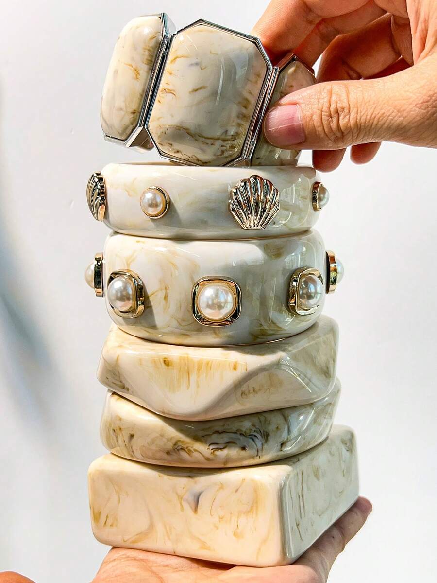 1pc New Tie-Dye Ivory Resin Bracelet With Asymmetric Geometric Shell And Pearl Accents, Adjustable Elegant Jewelry Suitable For Party, Holiday And Daily Wear