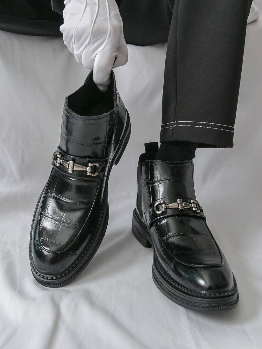 Men's New Chelsea Boots, Retro British Style Black Pointed Toe Boots, Thick Sole Anti-Slip Leather Boots For Autumn/Winter, Formal Short Boots With Buckle Decor, Elastic Band Slip-On Design, Suitable For Outdoor Hiking, Commuting, Cycling, Motorcycle Riding - Black - View 1