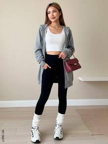 Sudadera afelpada tipo hoodie con capucha para mujer, clásica y casual. Diseño largo. Tela de poliéster y elastano, apta para temporadas de otoño e invierno. Ajuste holgado con cierre de cremallera. Manga larga, bolsillos tipo canguro. Interior afelpado, cálido, suave y muy cómodo. - Gris - Ver 2