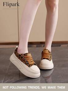 Flipark 1 par de zapatillas deportivas blancas ligeras y casuales de moda para mujeres, adecuadas para mujeres de estatura baja, nuevo estilo primavera-otoño 2025 con plataforma transpirable