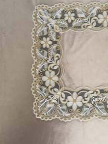 1 buc. Față de masă elegantă din catifea groasă 100% poliester, cu broderie 3D aurie, cu margini din dantelă, potrivită pentru bucătărie, masă de sufragerie, masă de conferințe, masă pătrată/rotundă, birou, măsuță de cafea, toaletă, decor pentru casă, petrecere, sărbătoare, nuntă, vilă, curte, picnic, dulap, husă de pian, sufragerie, dormitor, interior/exterior, pentru toate anotimpurile, husă de masă dreptunghiulară/pătrată, decor pentru cameră, petrecere, nuntă, mobilier de exterior, disponibile în mai multe dimensiuni.