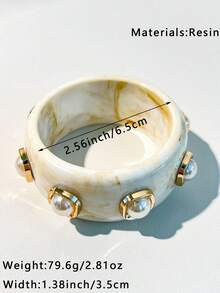 1pc New Tie-Dye Ivory Resin Bracelet With Asymmetric Geometric Shell And Pearl Accents, Adjustable Elegant Jewelry Suitable For Party, Holiday And Daily Wear