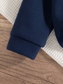 女童休闲蝴蝶印花连帽长袖运动衫，常规版型，秋冬