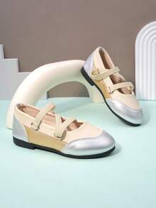 1 par de zapatos planos beige para niñas pequeñas, parte superior de PU con bloque de unicolor y parche, diseño de correa en Z antideslizante, punta redonda, suela blanda de TPR, zapatos elegantes de princesa adecuados para niñas de 3 a 12 años, vacaciones, deportes, nuevo lanzamiento para otoño/invierno 2025