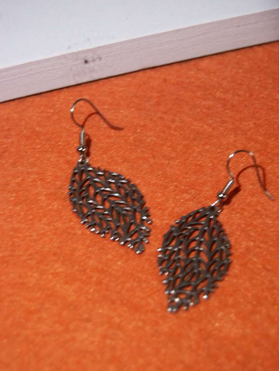 1 Pair Minimalist Elegant Vintage Silver Hollow Tree Leaf Design Earrings